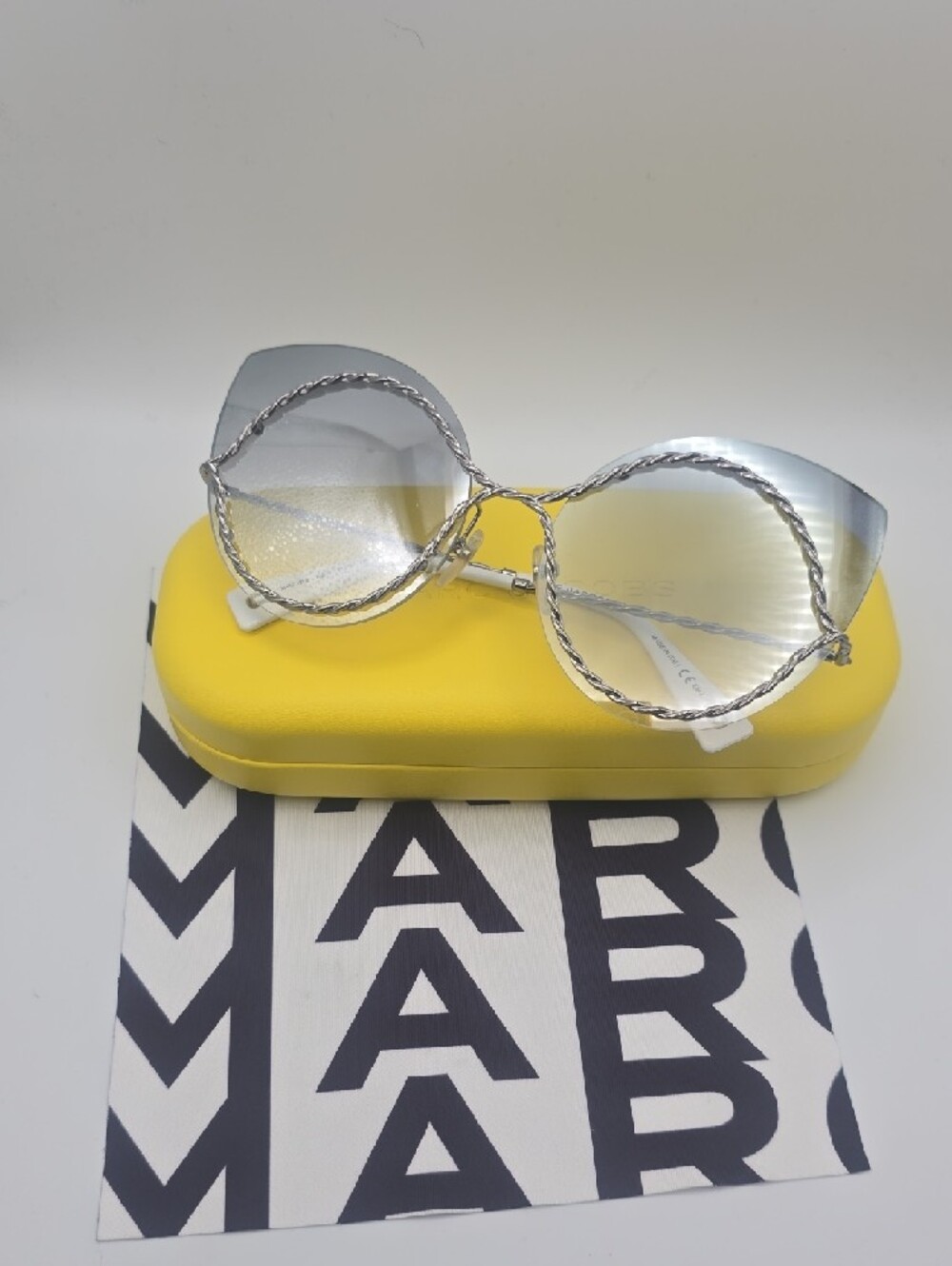 Marc Jacobs Silver Gradient Round Chain Cat-Eye Sunnies (FULL INC)(NWOT)🩶 - Picture 4 of 9
